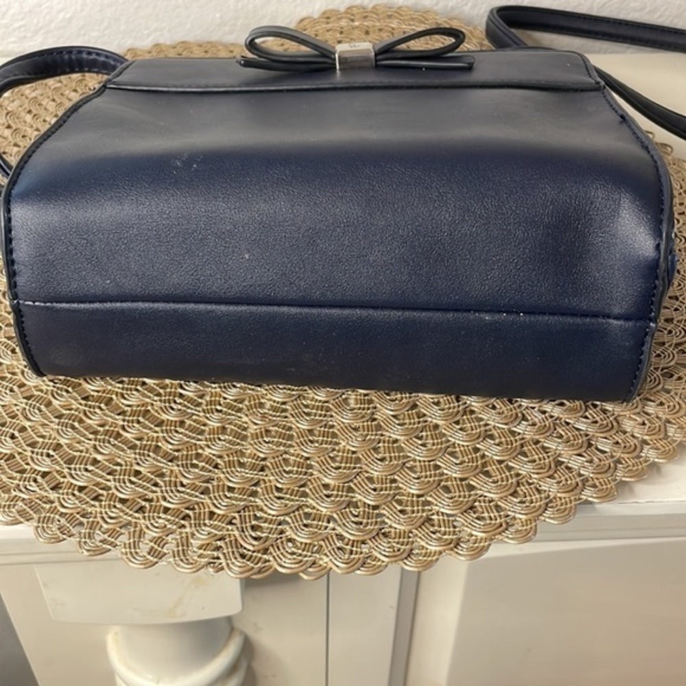 Elegant Black Bow Accent Women's Bag - Picture 5 of 5